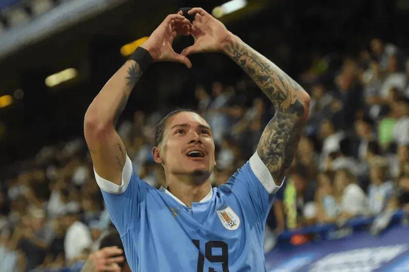 关于乌拉圭险胜希腊，阿圭罗扛起全队的信息