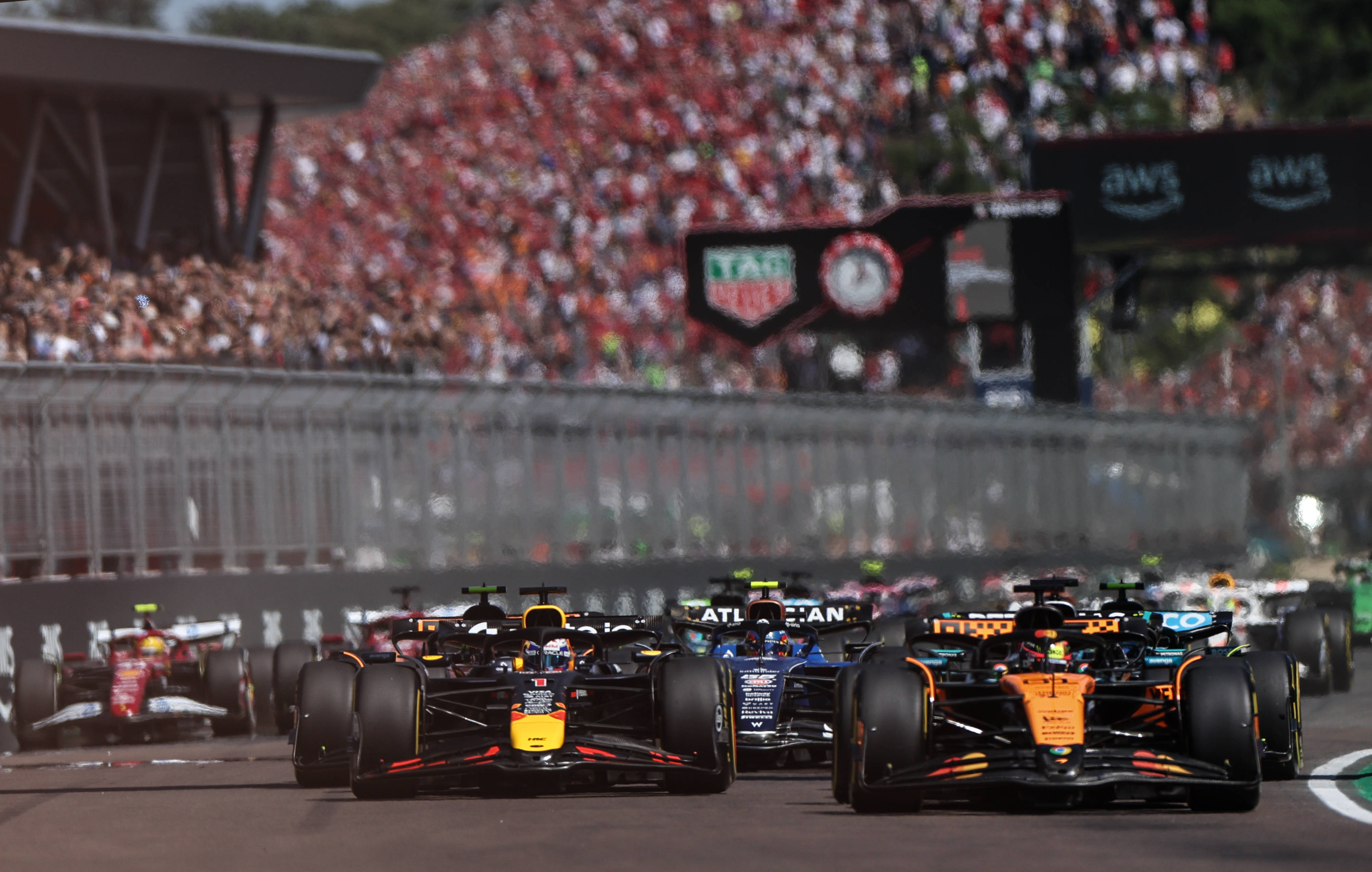 开云体育中国-哈斯车队逆转红牛车队，塞恩斯点燃赛场的简单介绍