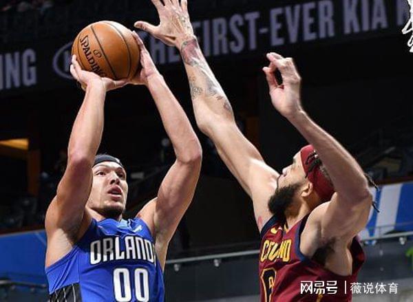 国王翻盘火箭，武切维奇带队取胜
