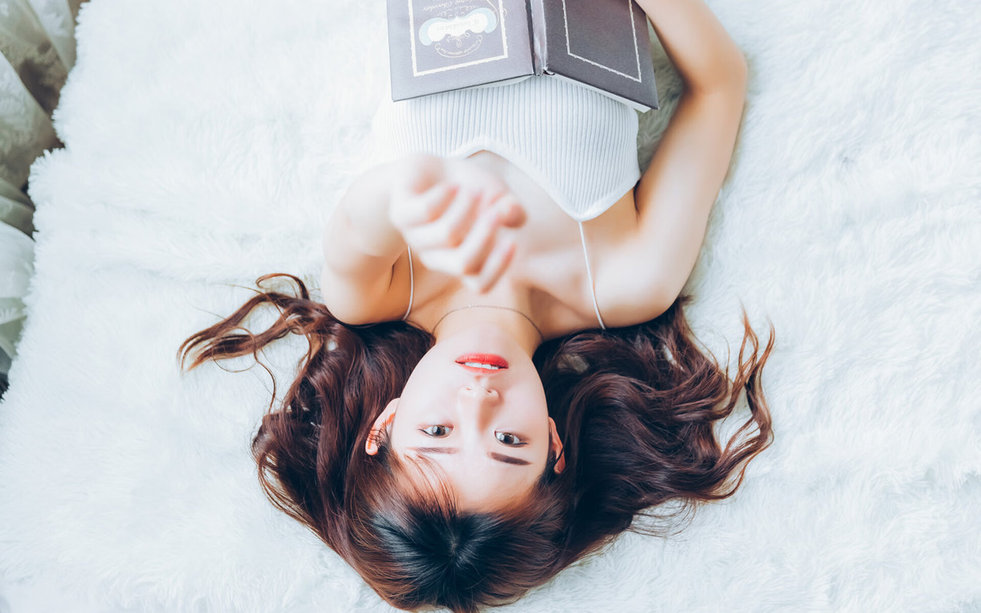 欧冠半决赛之夜,黄喜灿扛鼎,冷峻目光击碎星河