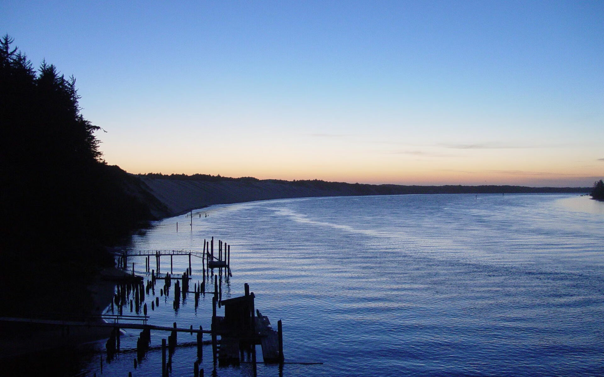 看不见的进球,当那不勒斯的焰火照亮东方看台