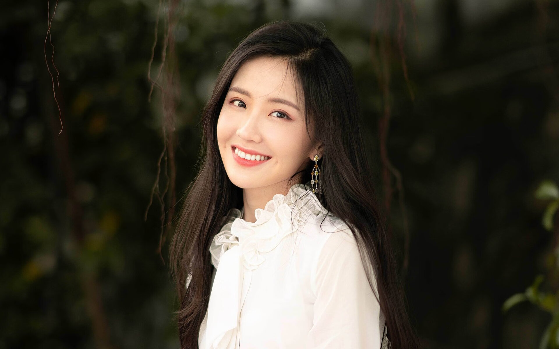 以单点璀璨，映照团队星河，当布克的光芒撕裂防守，广东轻取火箭的战术启示